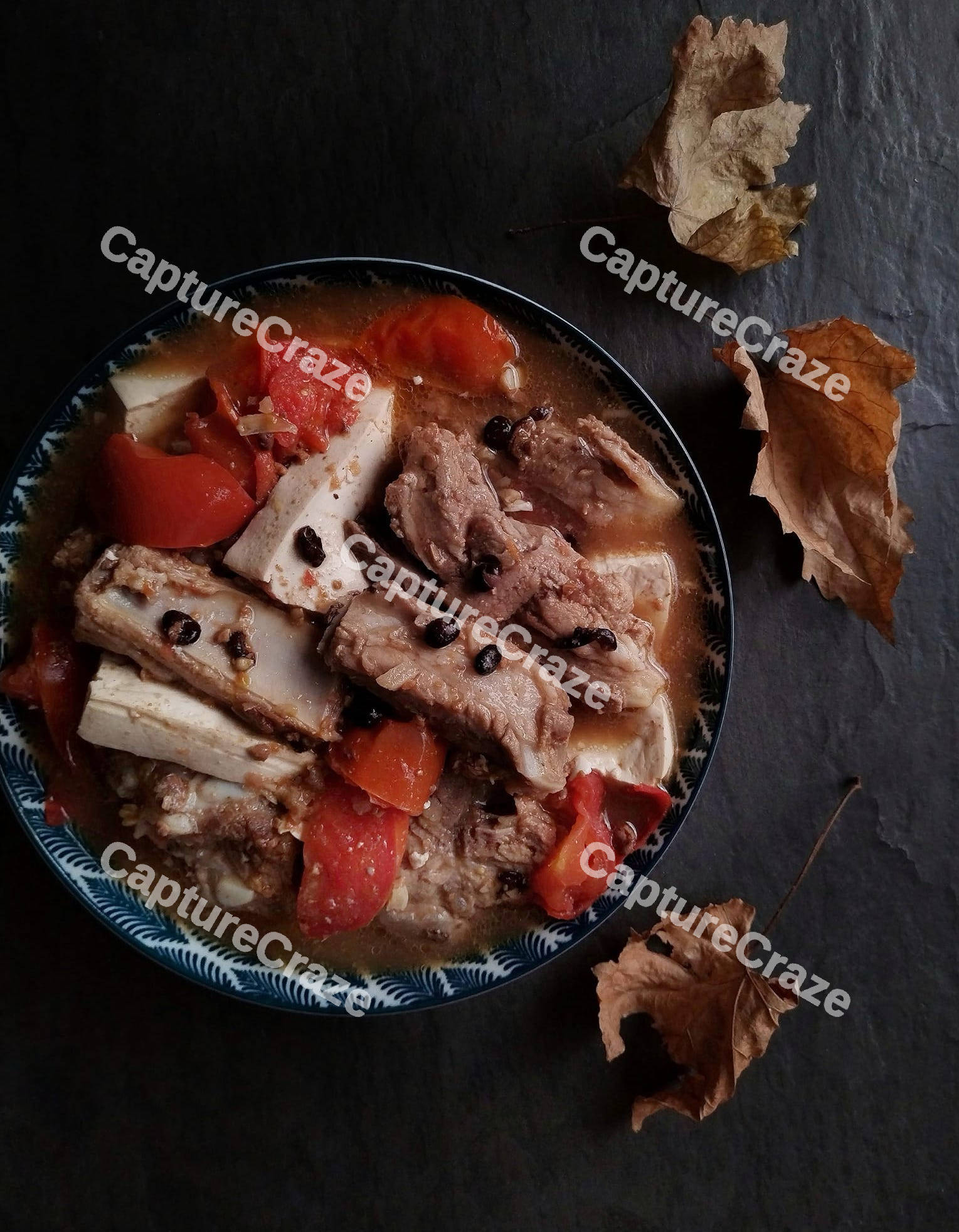 Meat soup with tomatoes